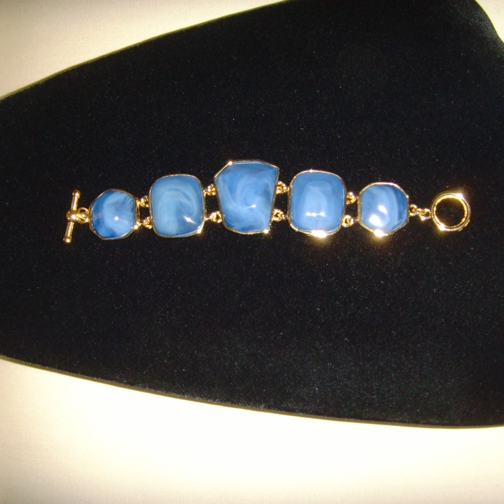 Kenneth Jay Lane Lucite and Gold-Tone Bracelet